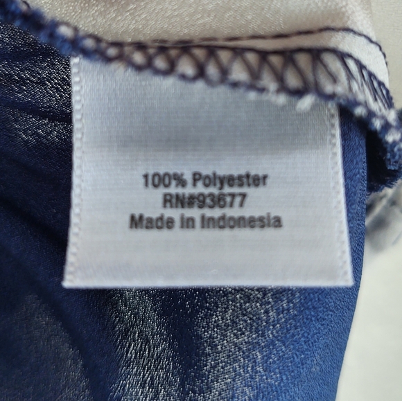 A.n.a. a new approach navy white flower blouse - Picture 4 of 10